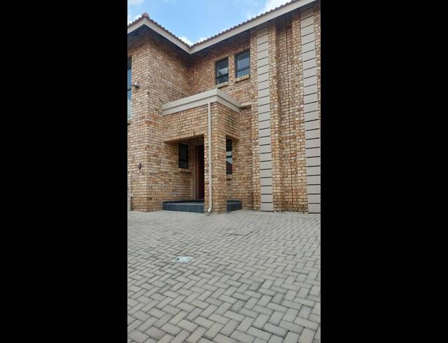 2 BEDROOM CLUSTER FOR SALE IN ELANDSHAVEN